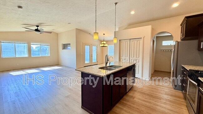 Foto del edificio - 5709 Sidon Ln