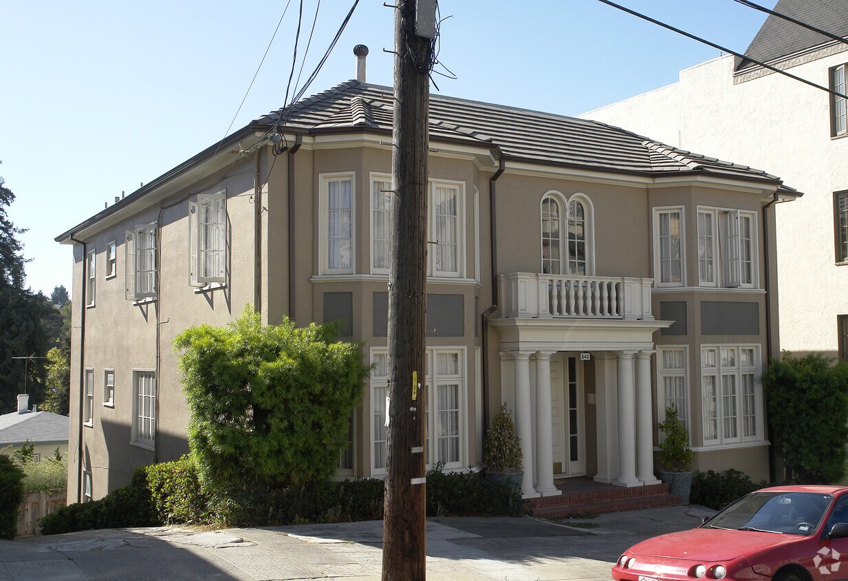 Building Photo - 840 Erie St