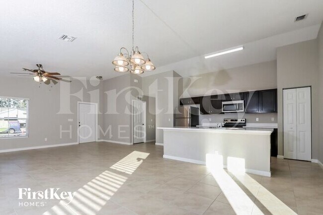Foto del edificio - 652 SW Jacoby Ave