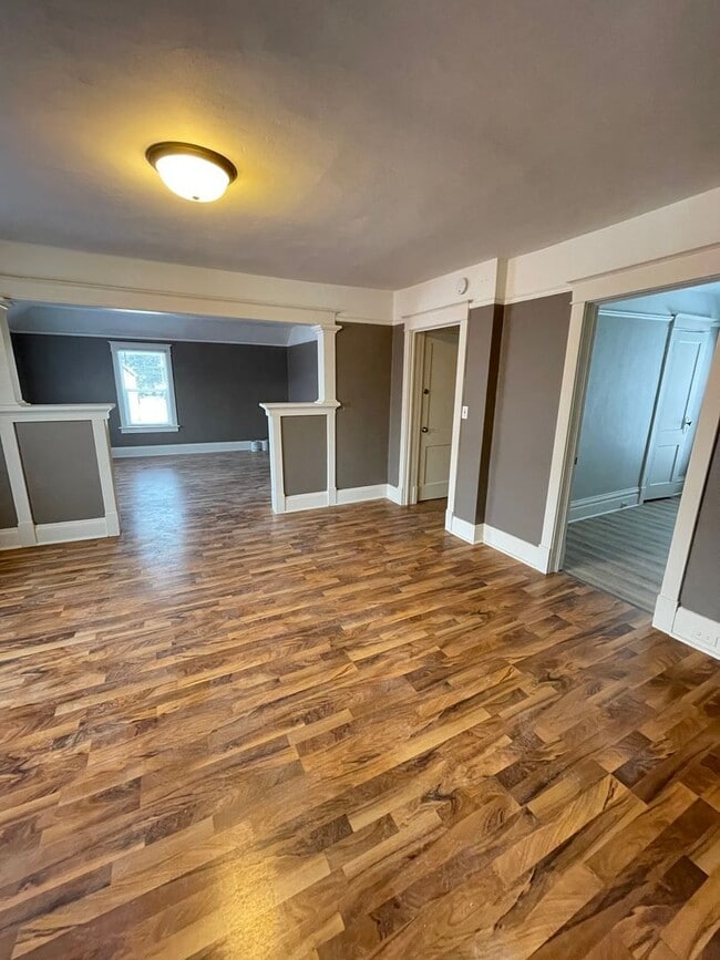 Foto del edificio - 606 N 60th Ave W