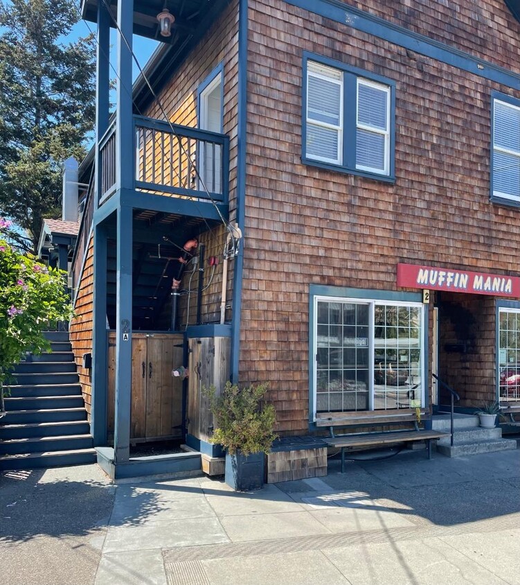 Primary Photo - 2 Bayview St