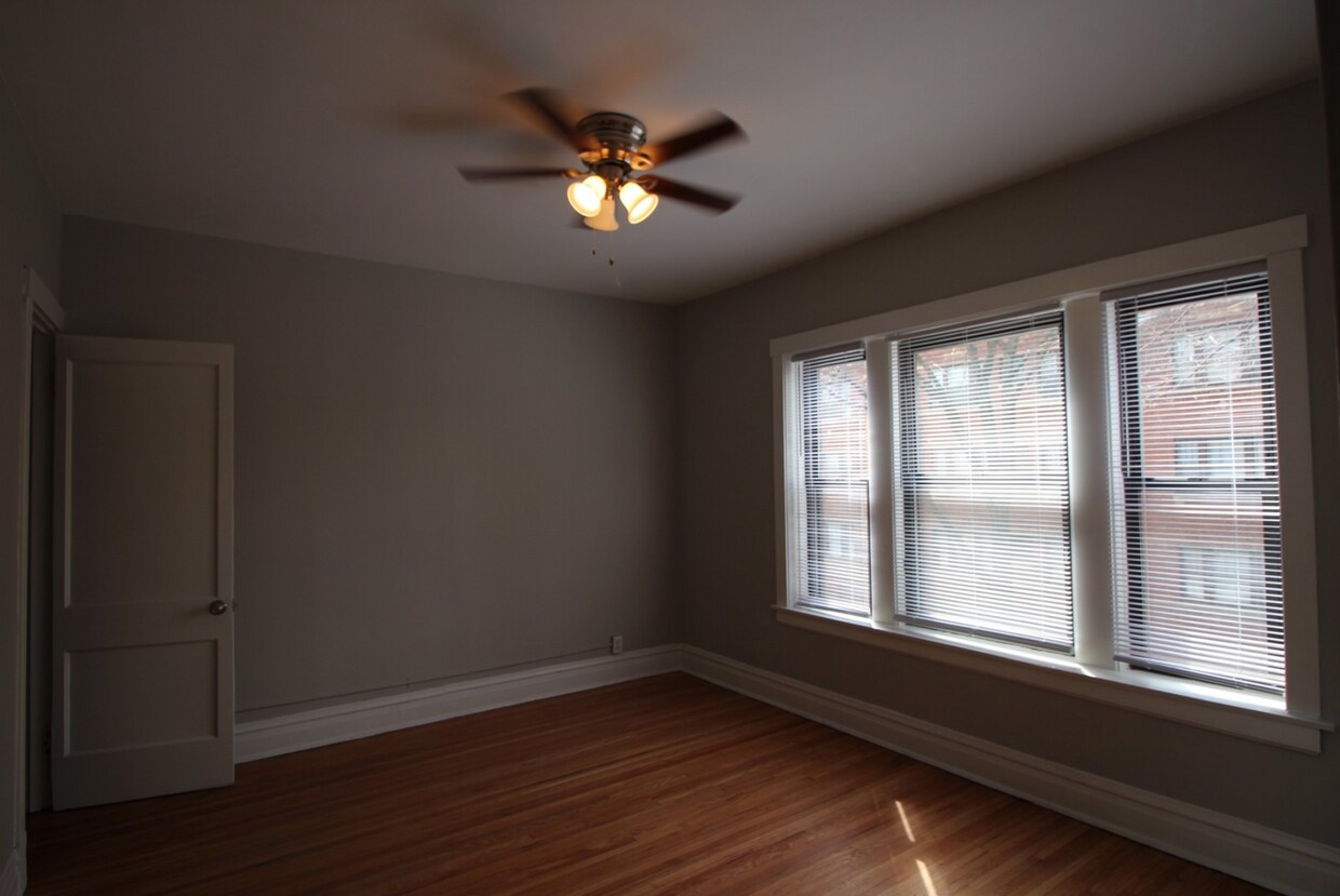 Studio Space and Closet - 4409 N La Crosse Ave