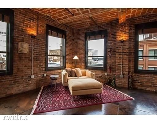 Building Photo - 123 Beach St