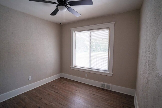 Foto del edificio - This beautifully updated 3-bedroom, 1-bath single-family home is ready for move-in!