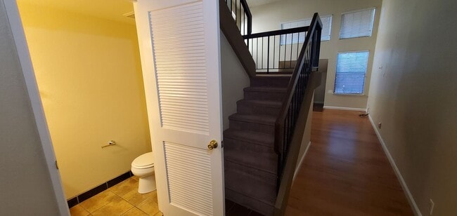 Building Photo - Charming 3BD/2.5BTH Townhome For Rent