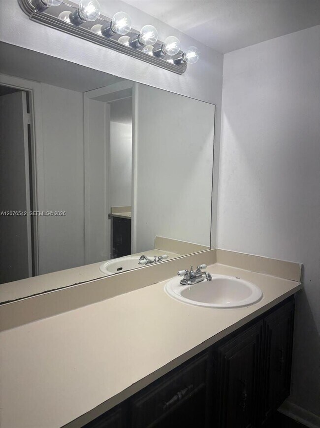 Foto del edificio - 486 NW 165th St