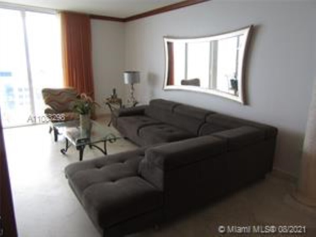 Foto principal - 6365 Collins Ave