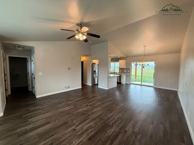 Building Photo - 3-bedroom, 2-bathroom home located in the heart of Harrisburg