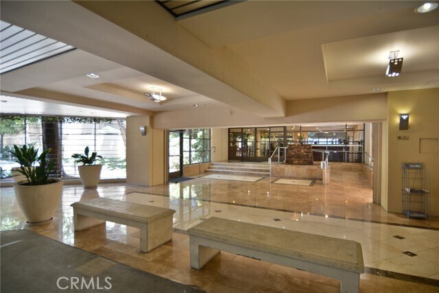 Foto del edificio - 600 W 9th St