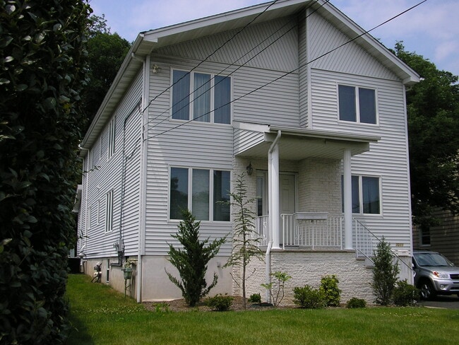 Building Photo - 1011 Ringwood Ave