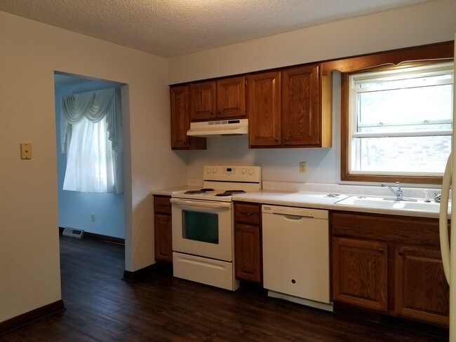 Building Photo - 2823 S Hampton Dr