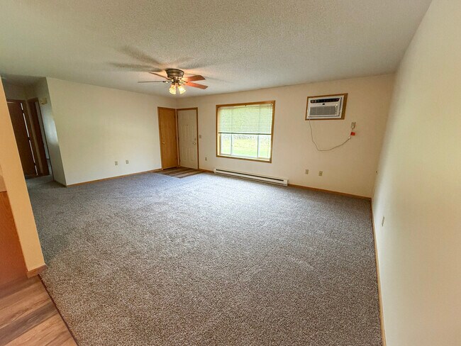 Foto del edificio - 345 Twin Oak Dr