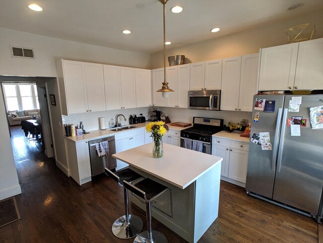 Building Photo - 2211 W North Ave