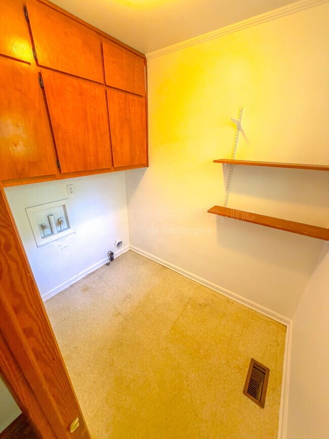 Foto del edificio - 2525 Tredway Dr
