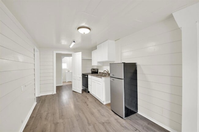 Building Photo - 4010 Speedway