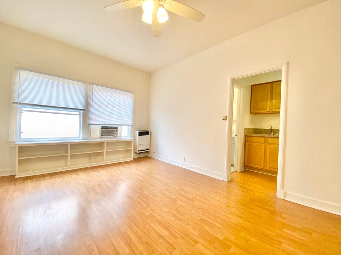 1819 Ivar Ave Unit 202, Los Angeles, CA 90028 Room for Rent in Los