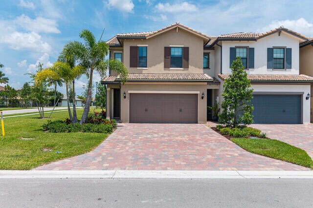 Foto principal - 8245 Cadre Noir Rd
