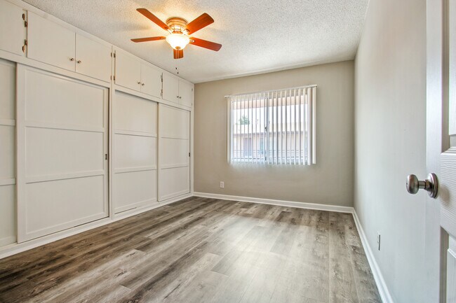 Foto del edificio - 4520 Hazeltine Ave