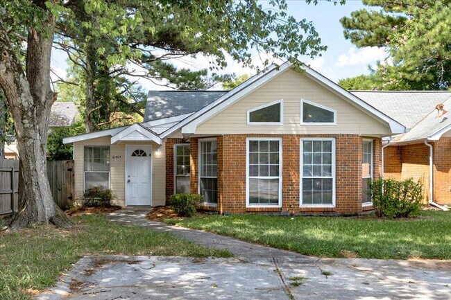 Building Photo - Welcome to this charming 2-bedroom, 2-bath...