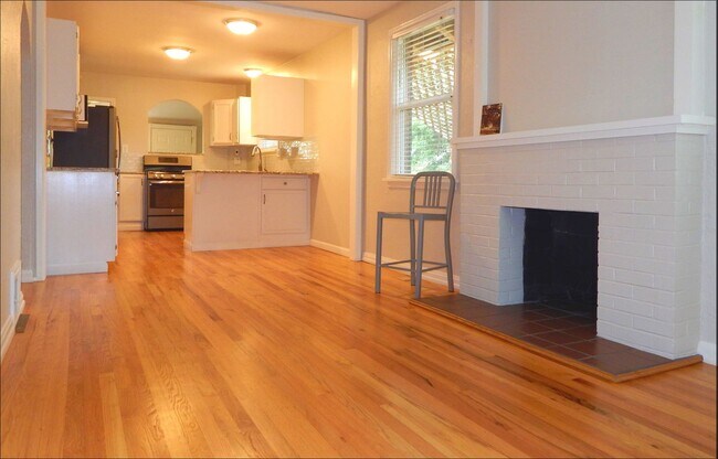 Foto del edificio - $0 DEPOSIT OPTION! BERKELEY/HIGHLANDS, BEAUTIFUL HOME, EXCEPTIONAL UPDATES AND CONDITION, BEAUTIF...