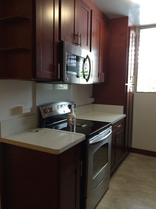 Building Photo - Makiki Bel-Aire - 1 BEDROOM/1 PARKING