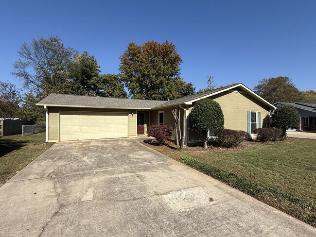 Building Photo - 160 Lewis Ln