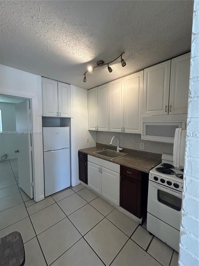 Foto del edificio - 1045 N Andrews Ave