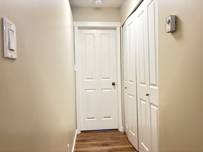 Photo du bâtiment - 1432-1432 Parkway Blvd