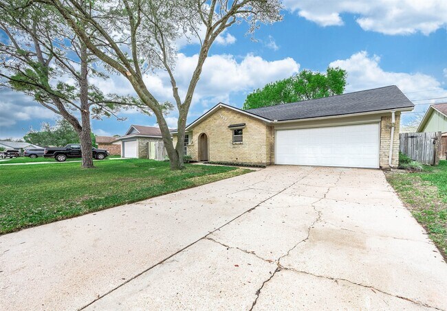 Foto del edificio - 3610 Brier Gardens Dr