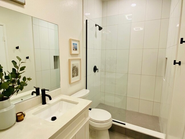 Building Photo - Renovated Two Bedroom Two Bathroom Condo North Park
