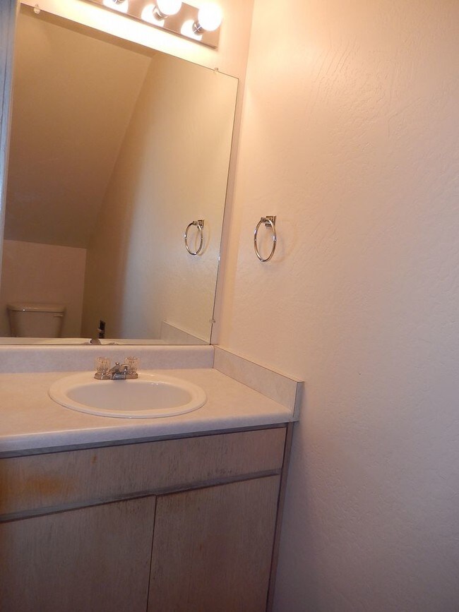 Foto del edificio - Northeast Medford Townhome