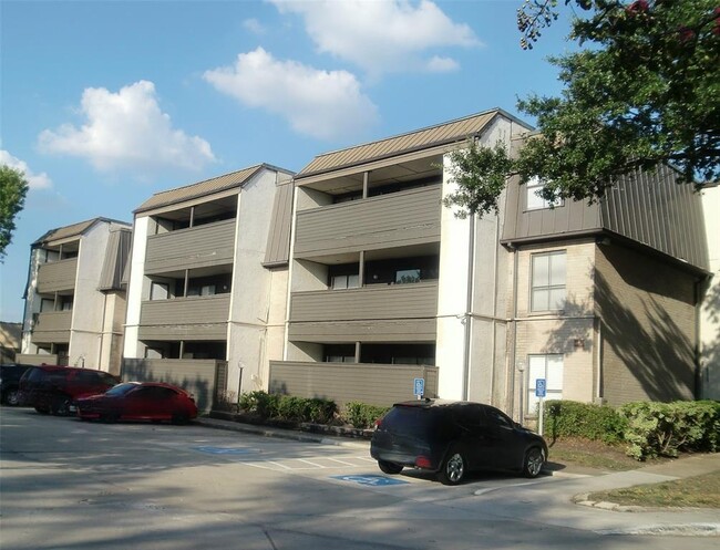 Foto del edificio - 3005 Walnut Bend Ln