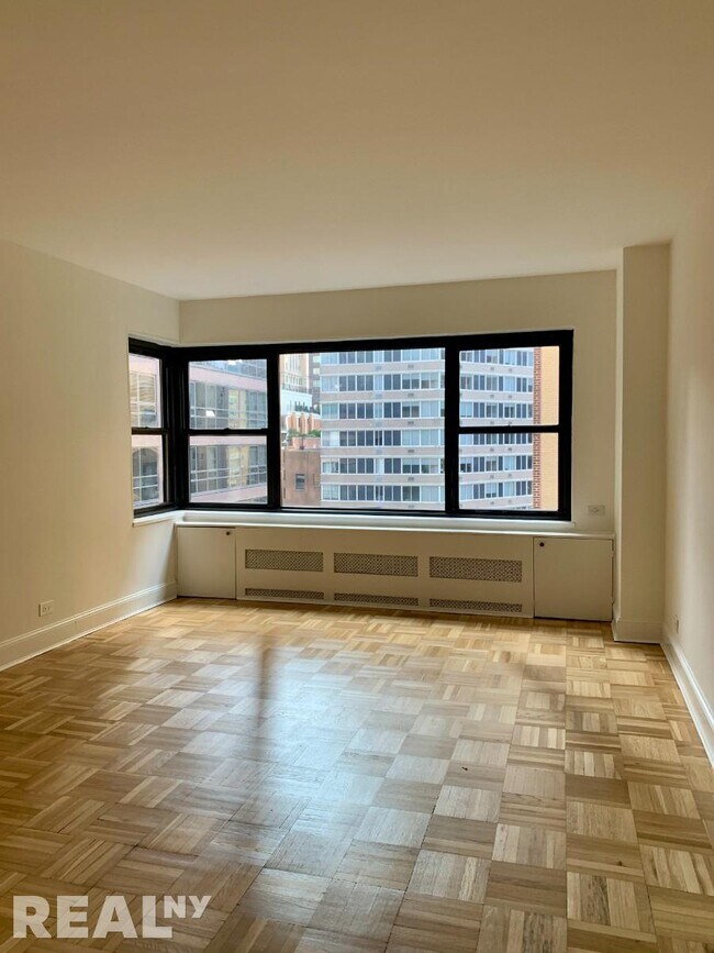 Building Photo - 412 E 55th St