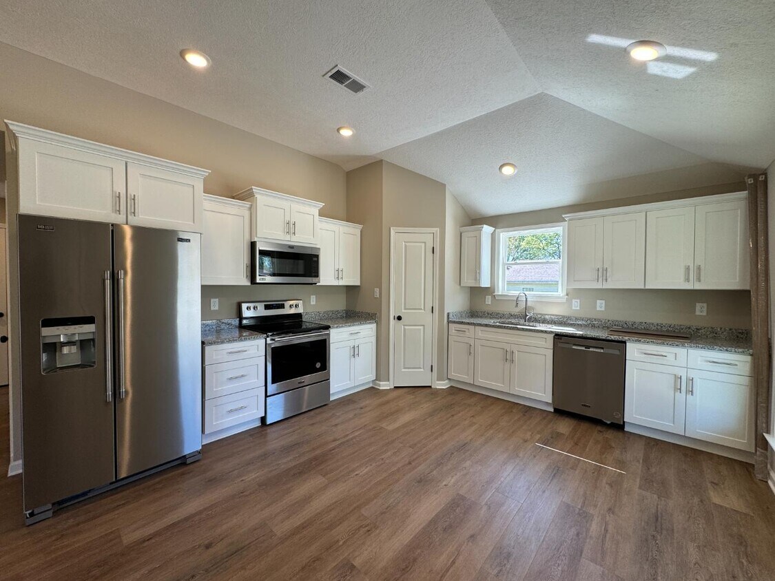 Foto principal - 147 Whitley Ave