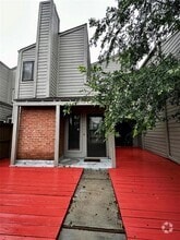Building Photo - 1605 S Kirkwood Rd