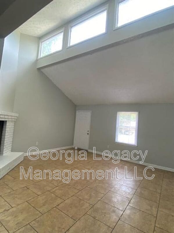 Building Photo - 100 Sayemore Dr