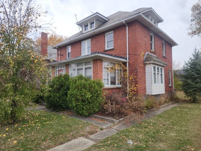 Building Photo - 1571 Dille Rd