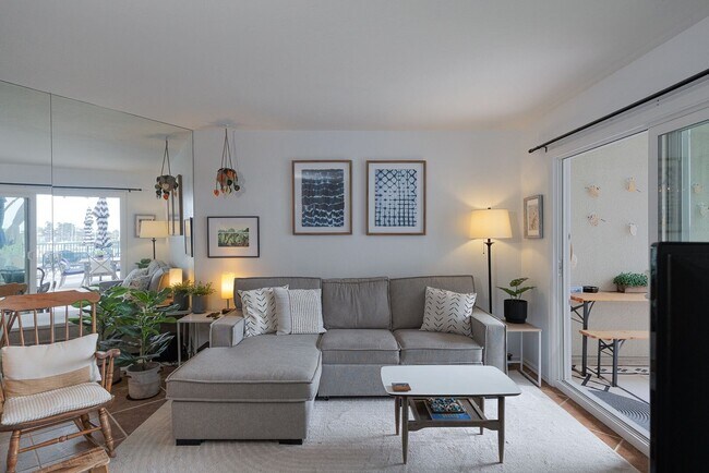 Foto del edificio - 1 Bedroom + 1 Bathroom Condo | Channel Islands HOA | Oxnard | Monthly Furnished Rental