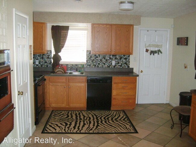 Foto del edificio - 3 br, 2 bath House - 506 NW 34 Street