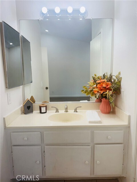 Foto del edificio - 14164 Poplar St