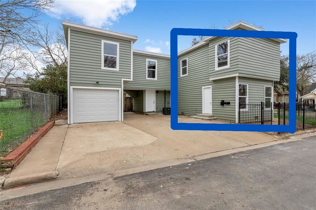 Foto principal - 702 E Main St