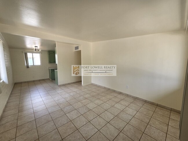 Building Photo - 2640-2642 N Santa Rita Ave