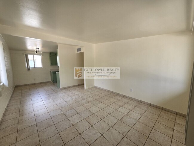 Foto del edificio - 2640-2642 N Santa Rita Ave