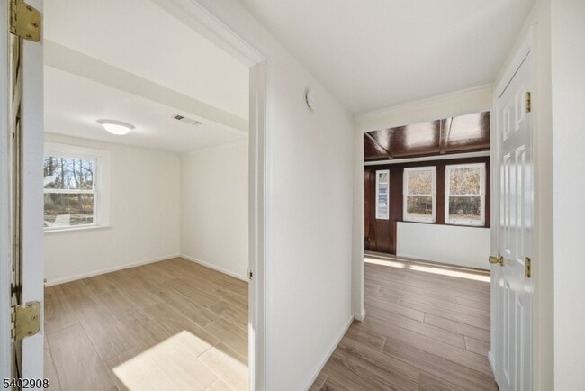 Building Photo - 75 Lakeview Terrace