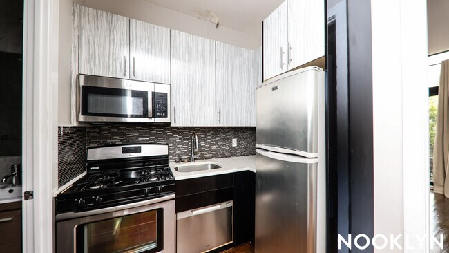Foto del edificio - 121 Woodbine St