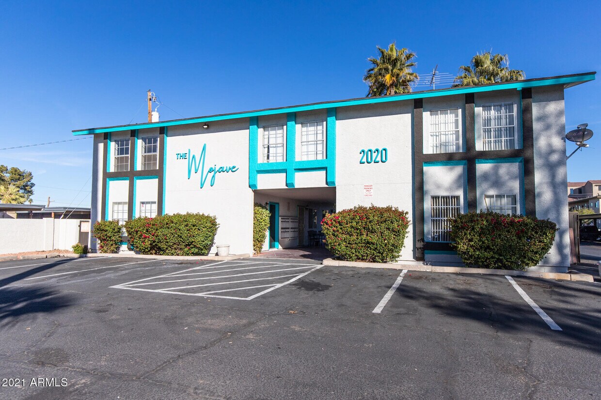 Foto principal - 2020 W Orangewood Ave