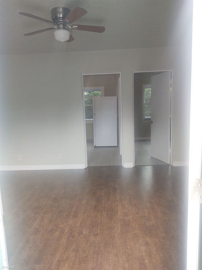 Building Photo - 1 br, 1 bath Triplex - 633 4th Street B