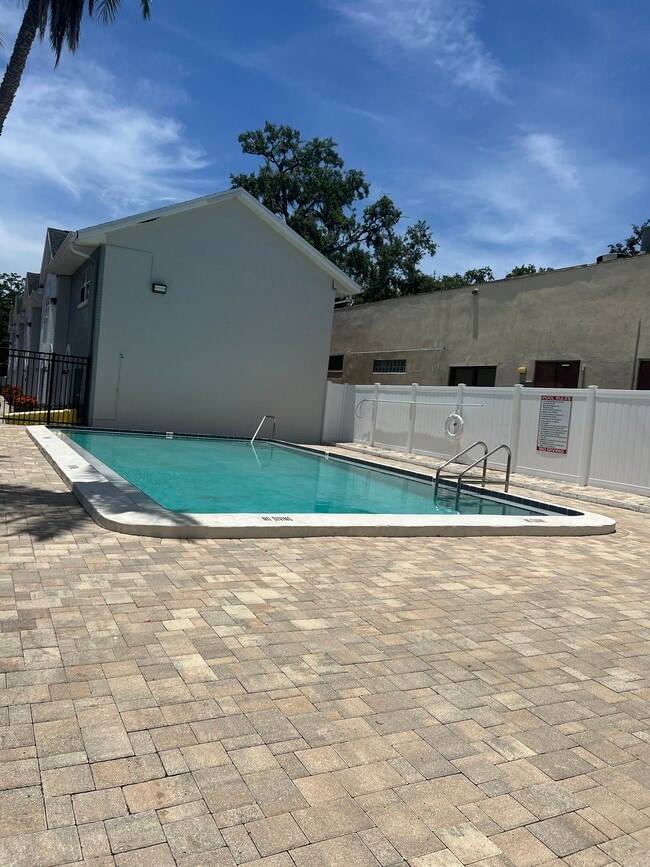 Building Photo - 5653 Townhouse Dr