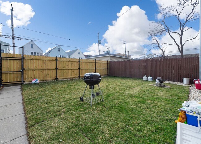 Foto del edificio - 3223 N Hamlin Ave