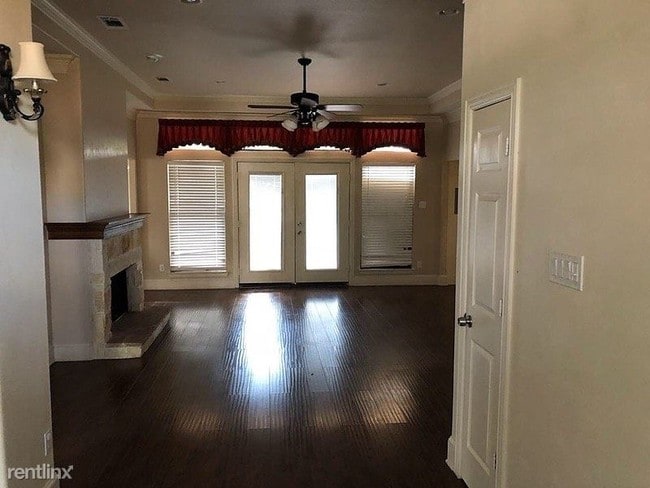 Building Photo - 207 N Fountain Gate Dr